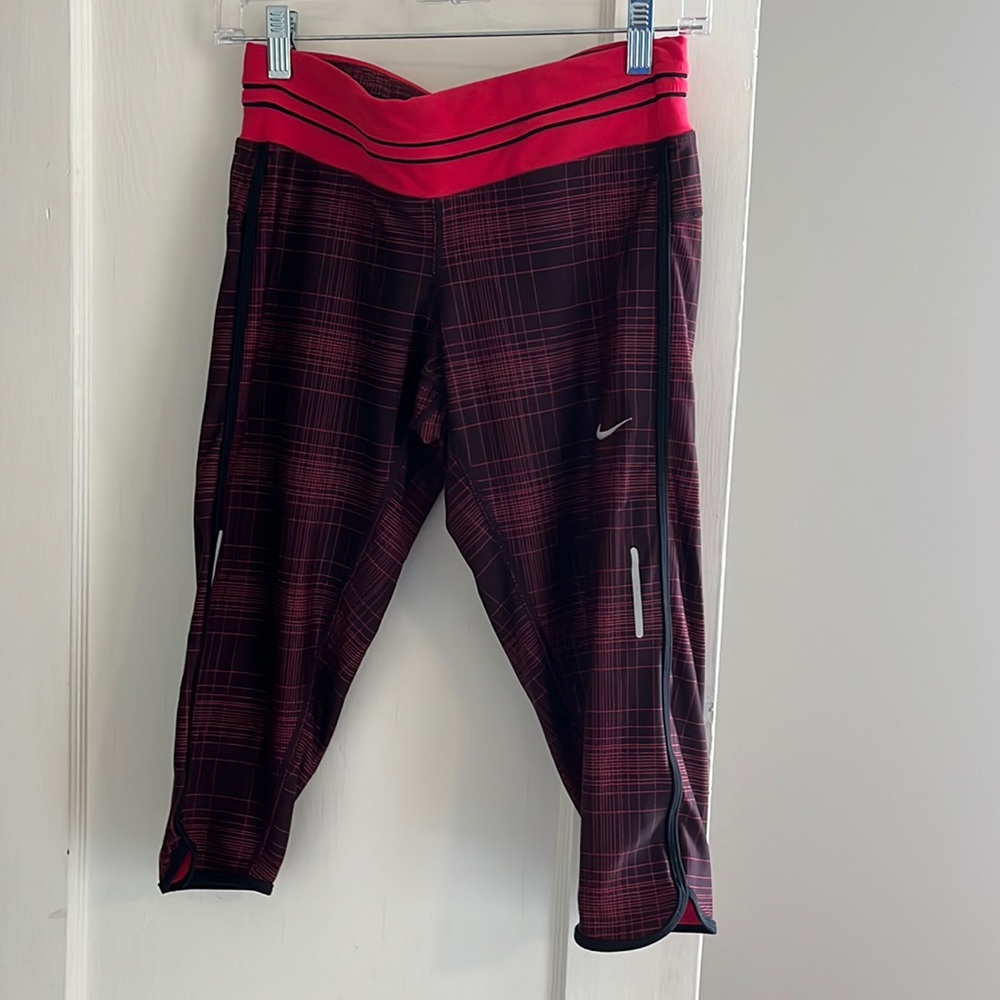 Nike dry fit workout capris size medium